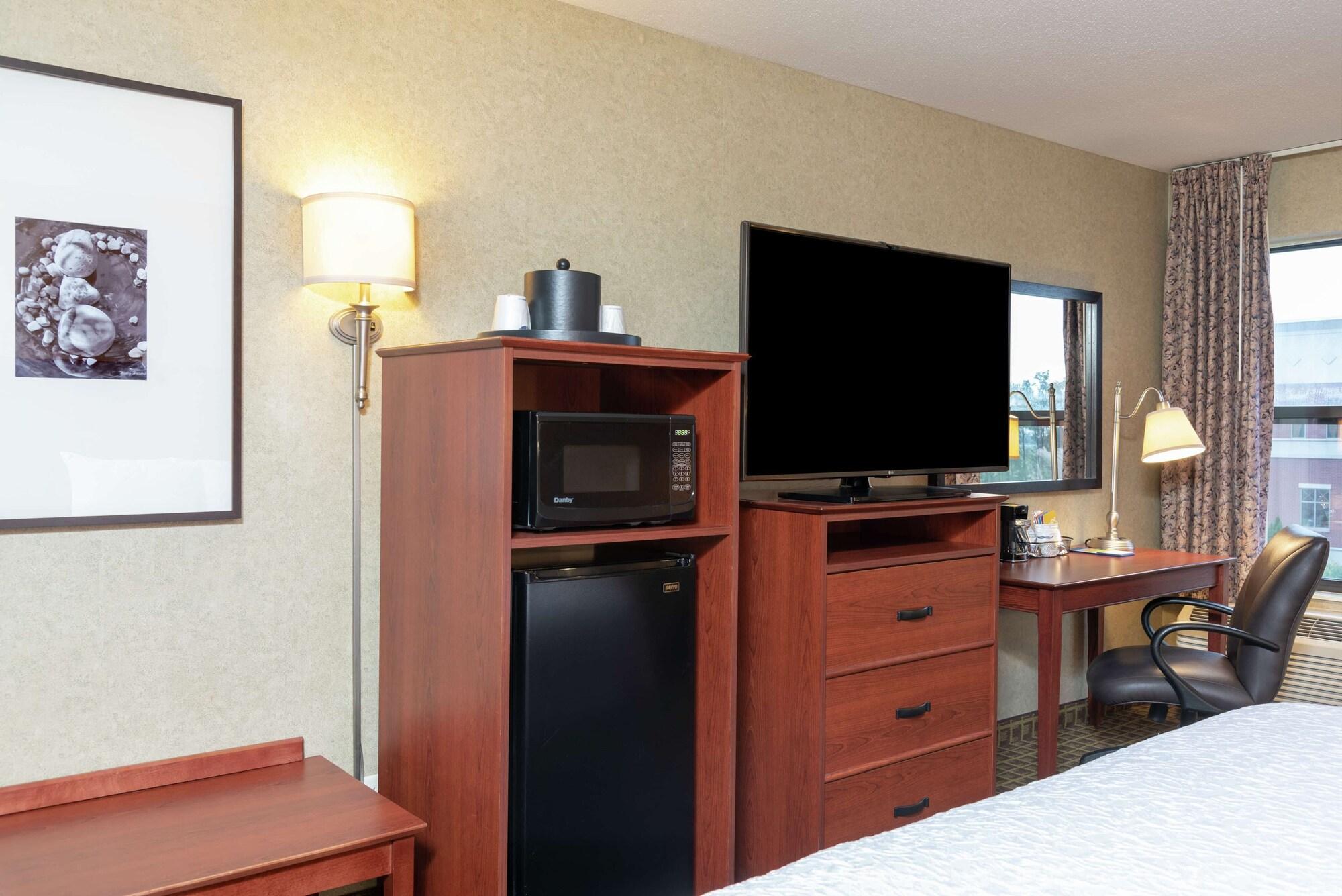 Hampton & Hotel 3*