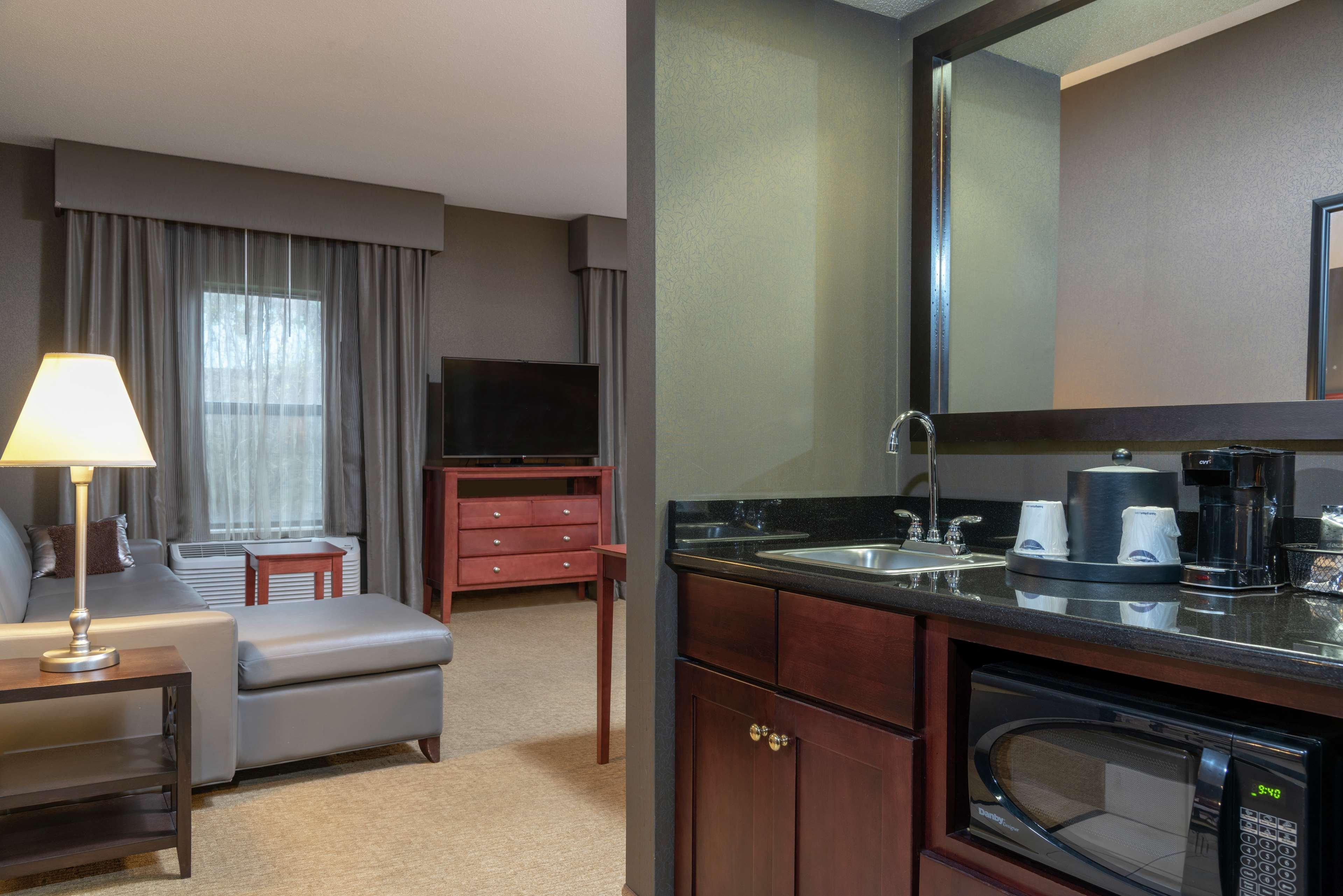 Hampton & Hotel